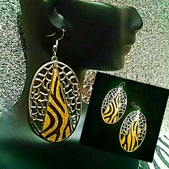 4 Ahhmazing Pairs ofFashion Earrings! - Picture 2 of 4